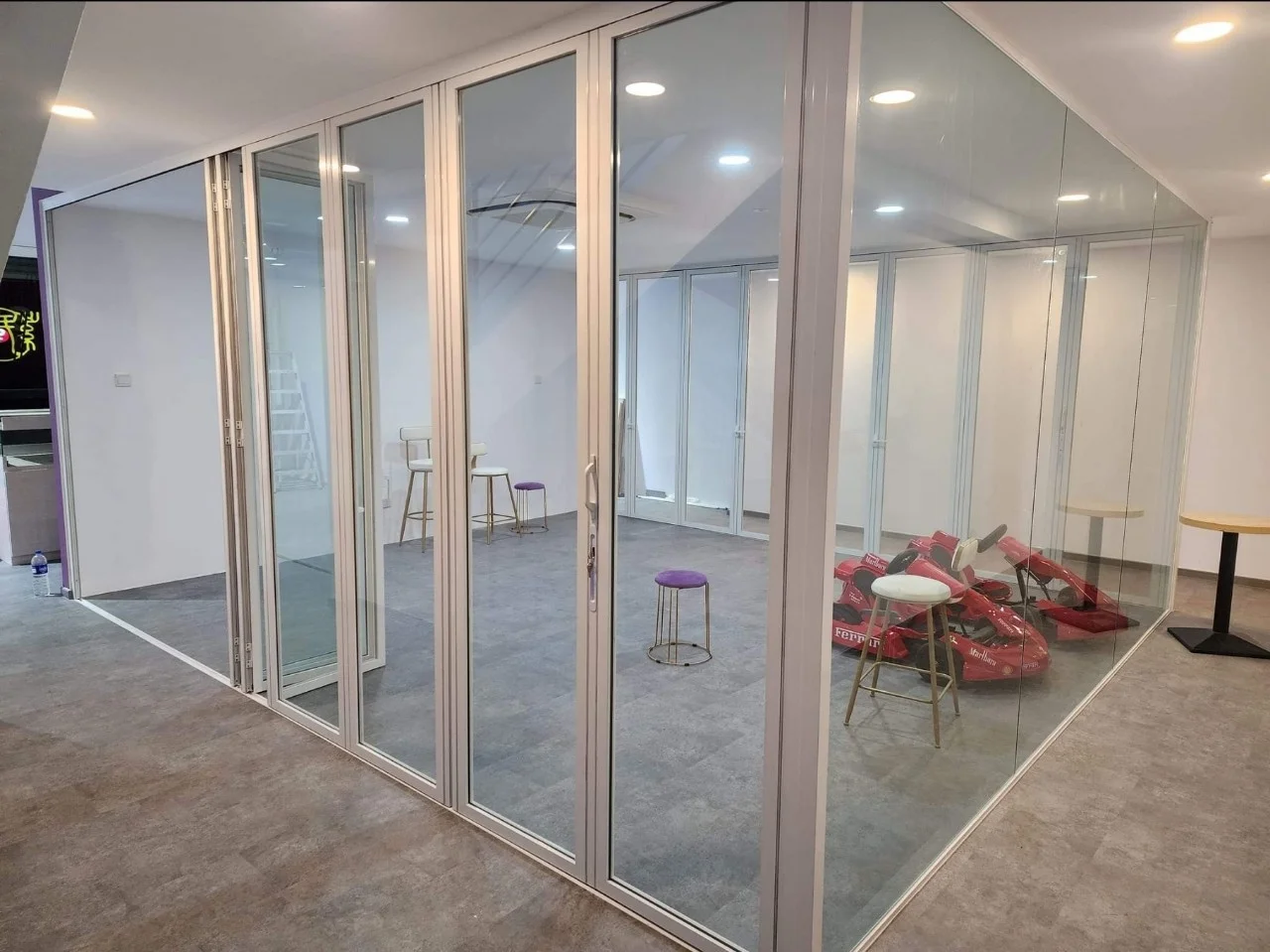 ผลงานประตูบานเฟี้ยม ยูโรโปรไฟล์ ห้องรับแขกติดสวน WeWealthAlu