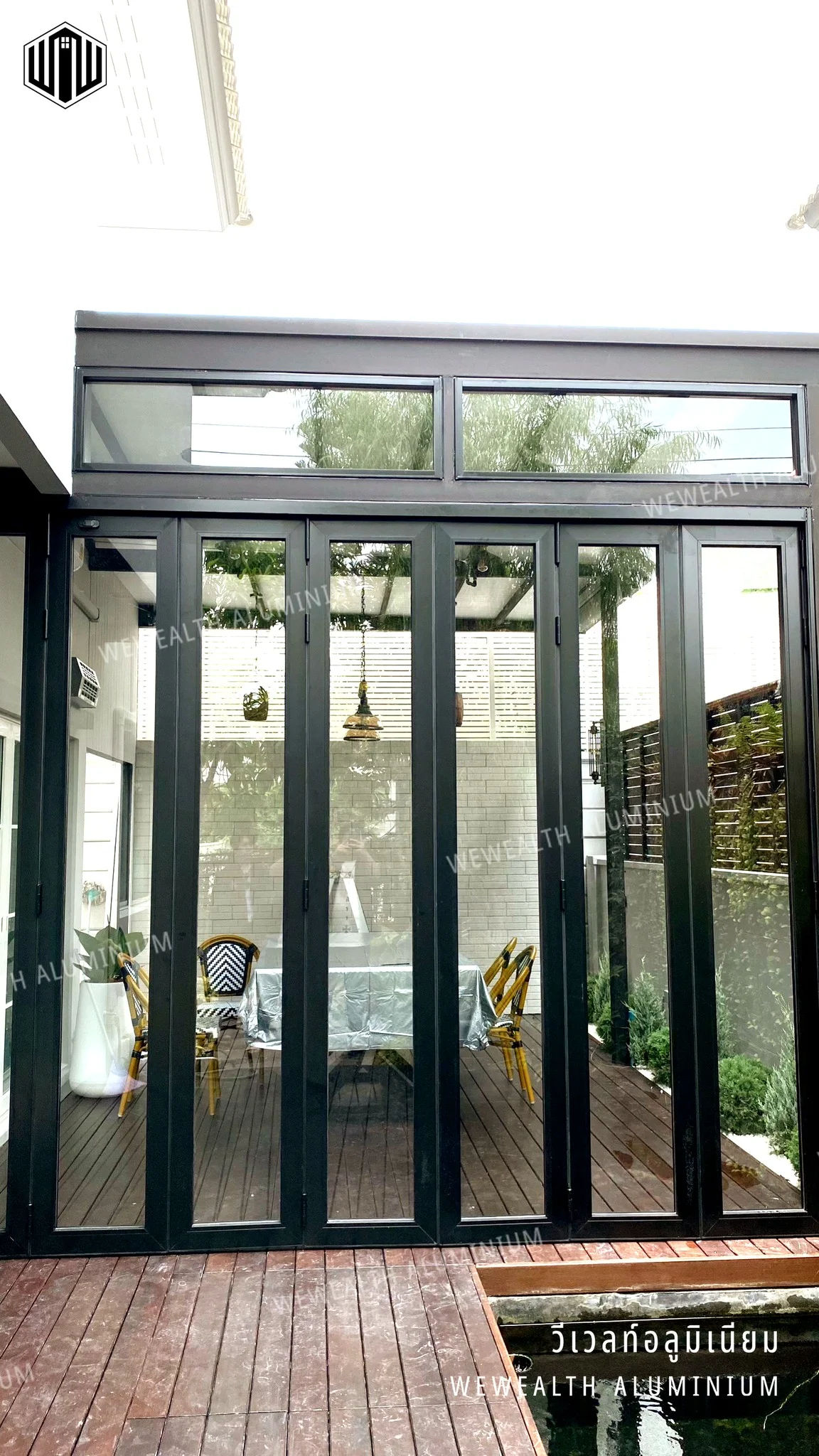 ผลงานบานเฟี้ยม Bifold Door สูง กระจกใส+กระจกบน ติดตั้ง กทม.