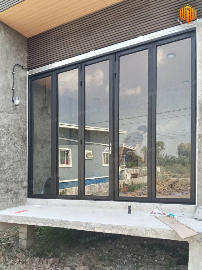 ผลงานบานเฟี้ยม 4 บาน อลูมิเนียม บ้านพักอาศัย