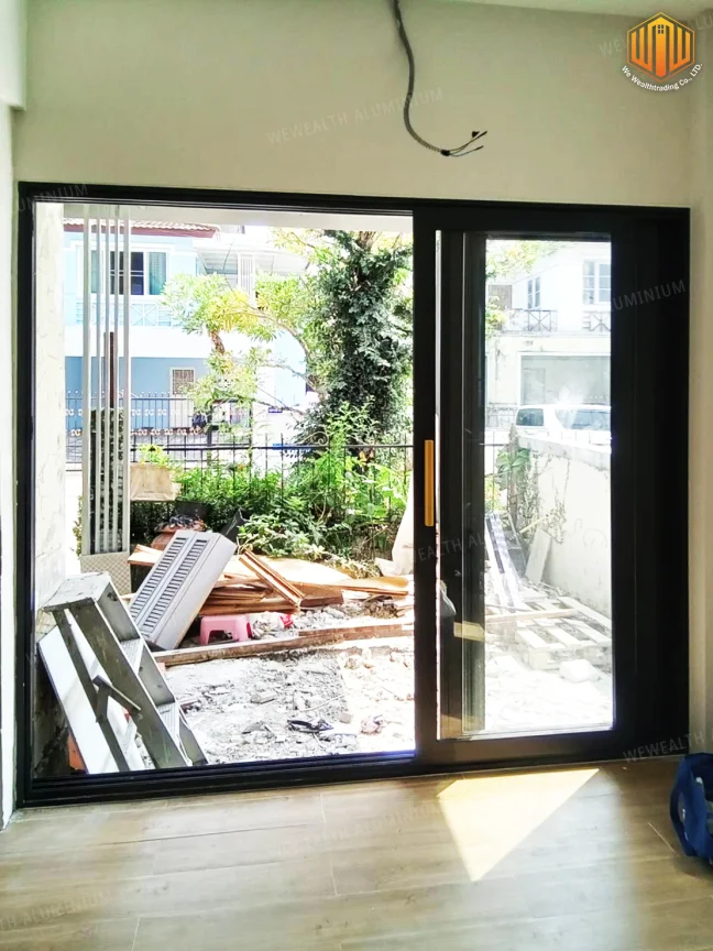 ผลงานบานเลื่อนอลูมิเนียม 4 บาน สีดำ ปทุมธานี